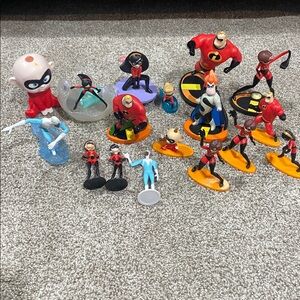 Disney Pixar The Incredibles Figurine Set